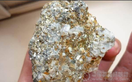 山东发现世界级大金矿通过破碎磨矿等方法提炼黄金