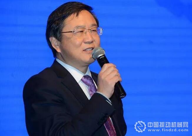 中国砂石协会副会长杨安民主持会议