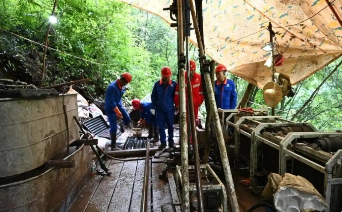 地质工作者在开展锰矿勘探作业。四川省第五地质大队供图